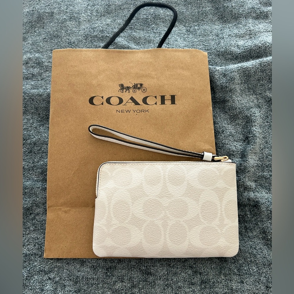 Coach wristlet - Picture 3 of 3